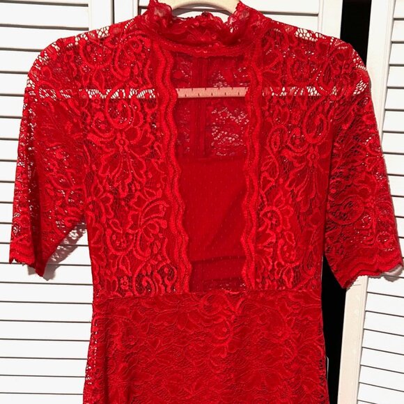 NWT Express Women's Sheath Dress Size 6 Red Floral Lace Mock Neck Short Sleeve - Picture 1 of 6